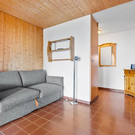 Capricorne Rs1 Sur La Place Du Village A