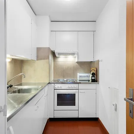 Capricorne Rs1 Sur La Place Du Village A Anzère