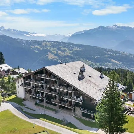 Capricorne Rs1 Sur La Place Du Village A Apartamento