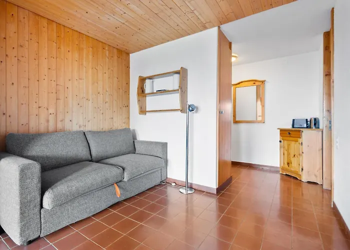 Capricorne Rs1 Sur La Place Du Village A