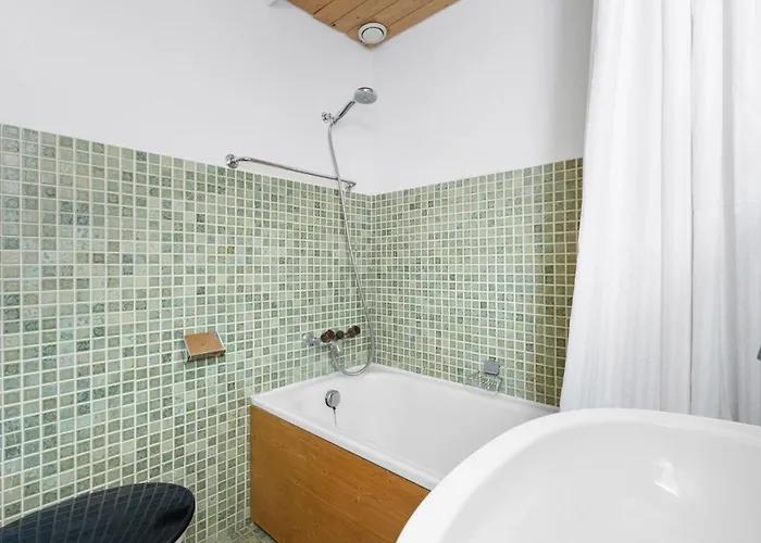 Capricorne Rs1 Sur La Place Du Village A