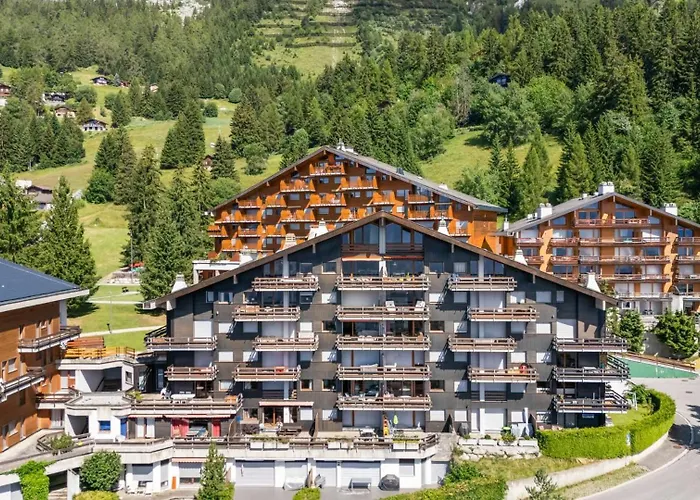 Capricorne Rs1 Sur La Place Du Village A *