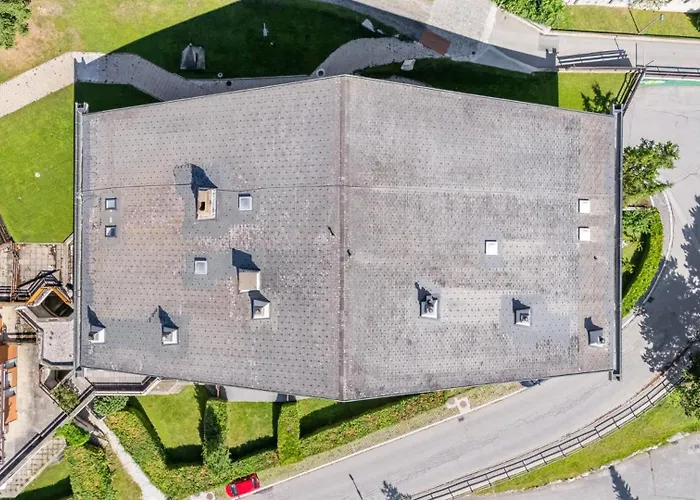 Capricorne Rs1 Sur La Place Du Village A