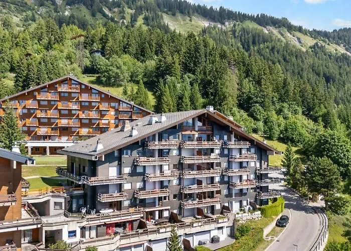 Capricorne Rs1 Sur La Place Du Village A Apartament *